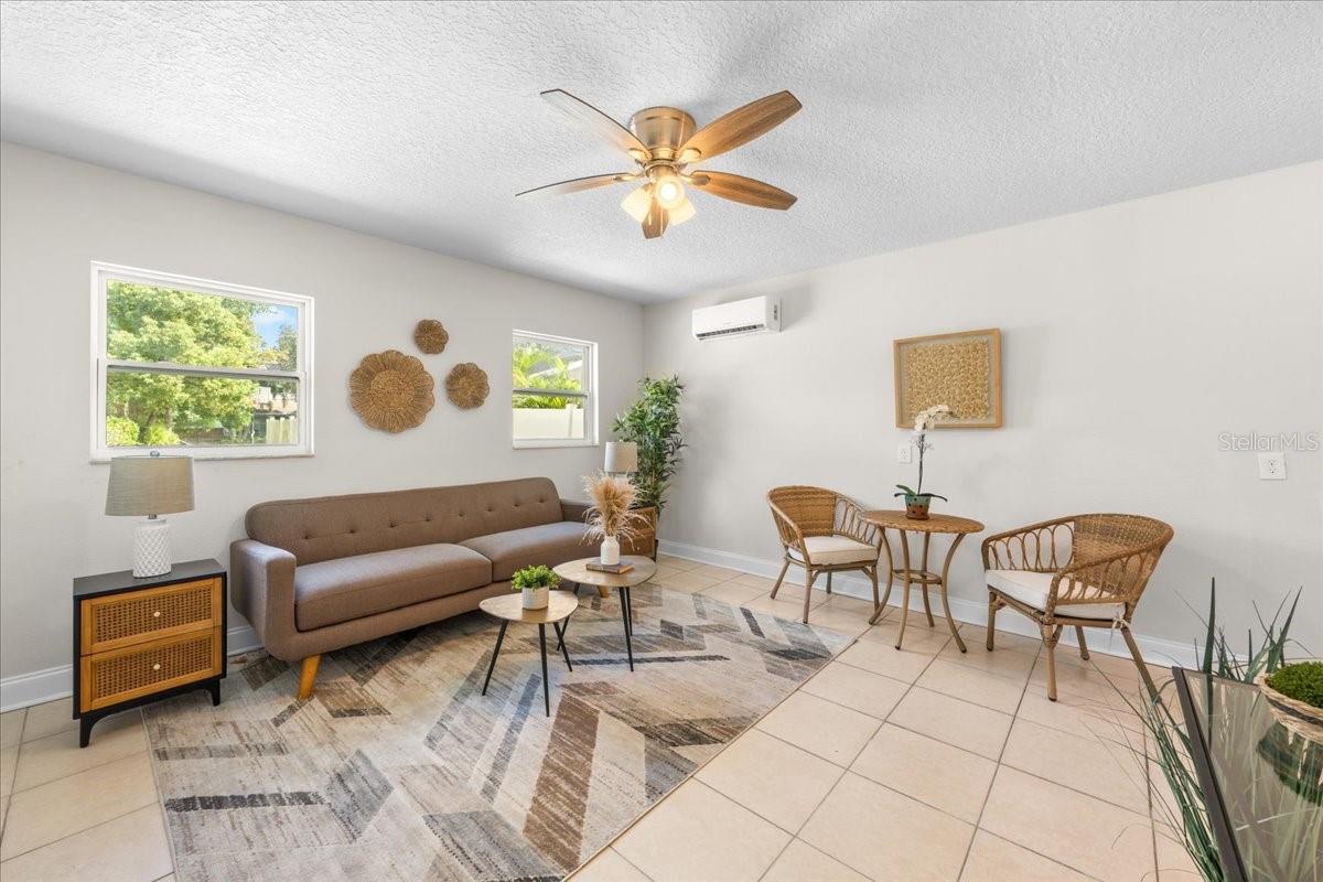 820 W WOODLAWN AVE — photo 44