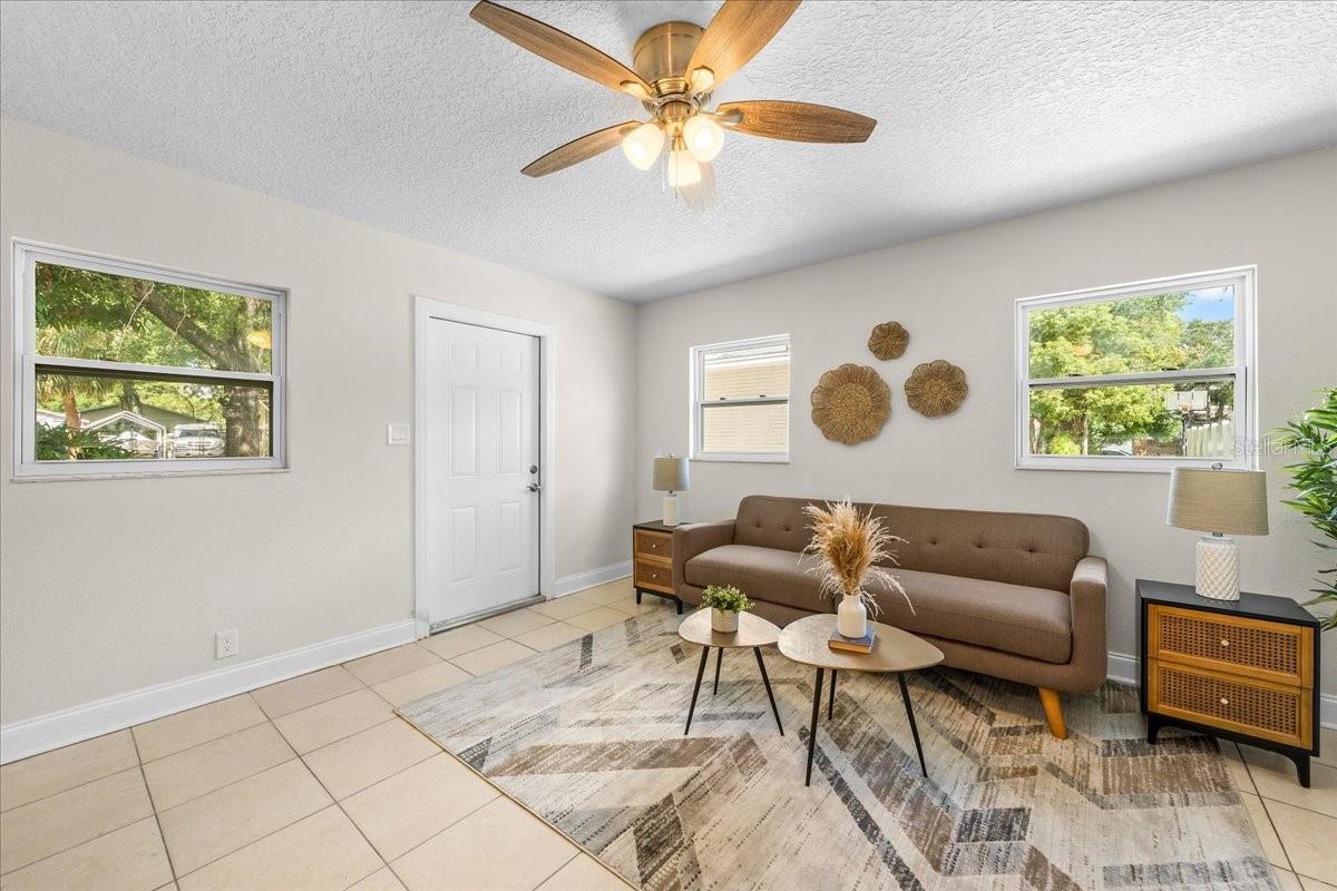 820 W WOODLAWN AVE — photo 45