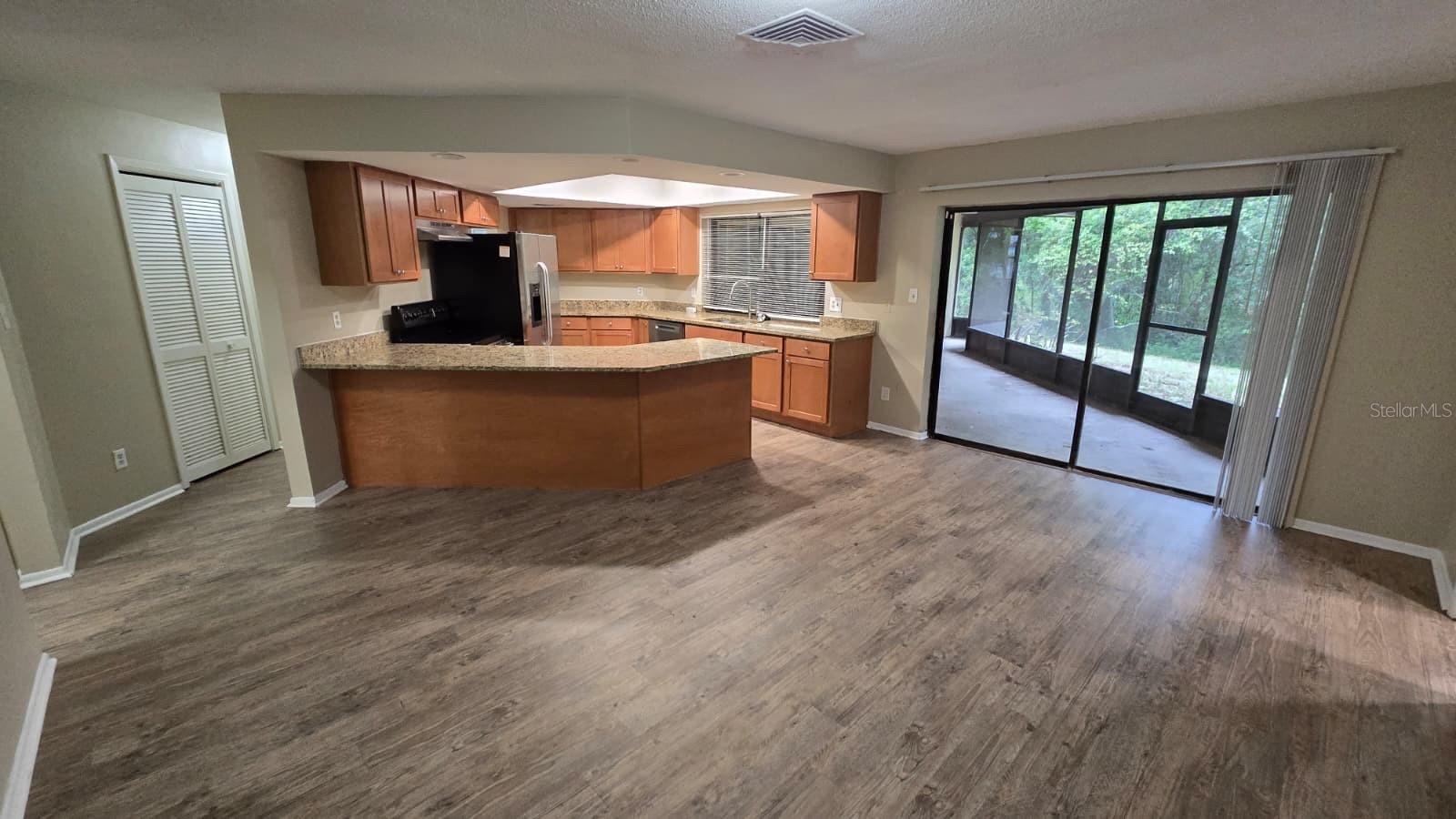 1381 FOREST LAWN CT — photo 2