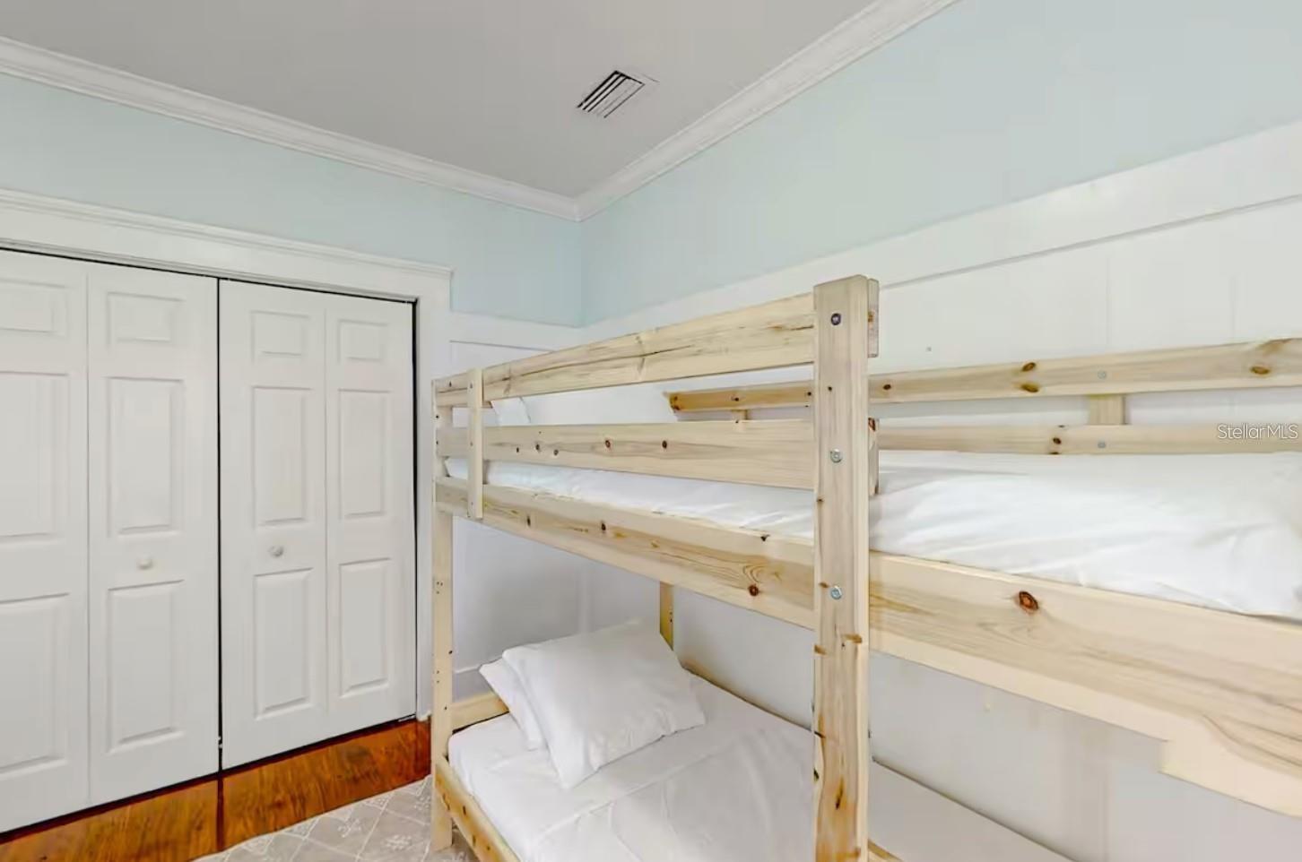 510 E AMELIA AVE — photo 15
