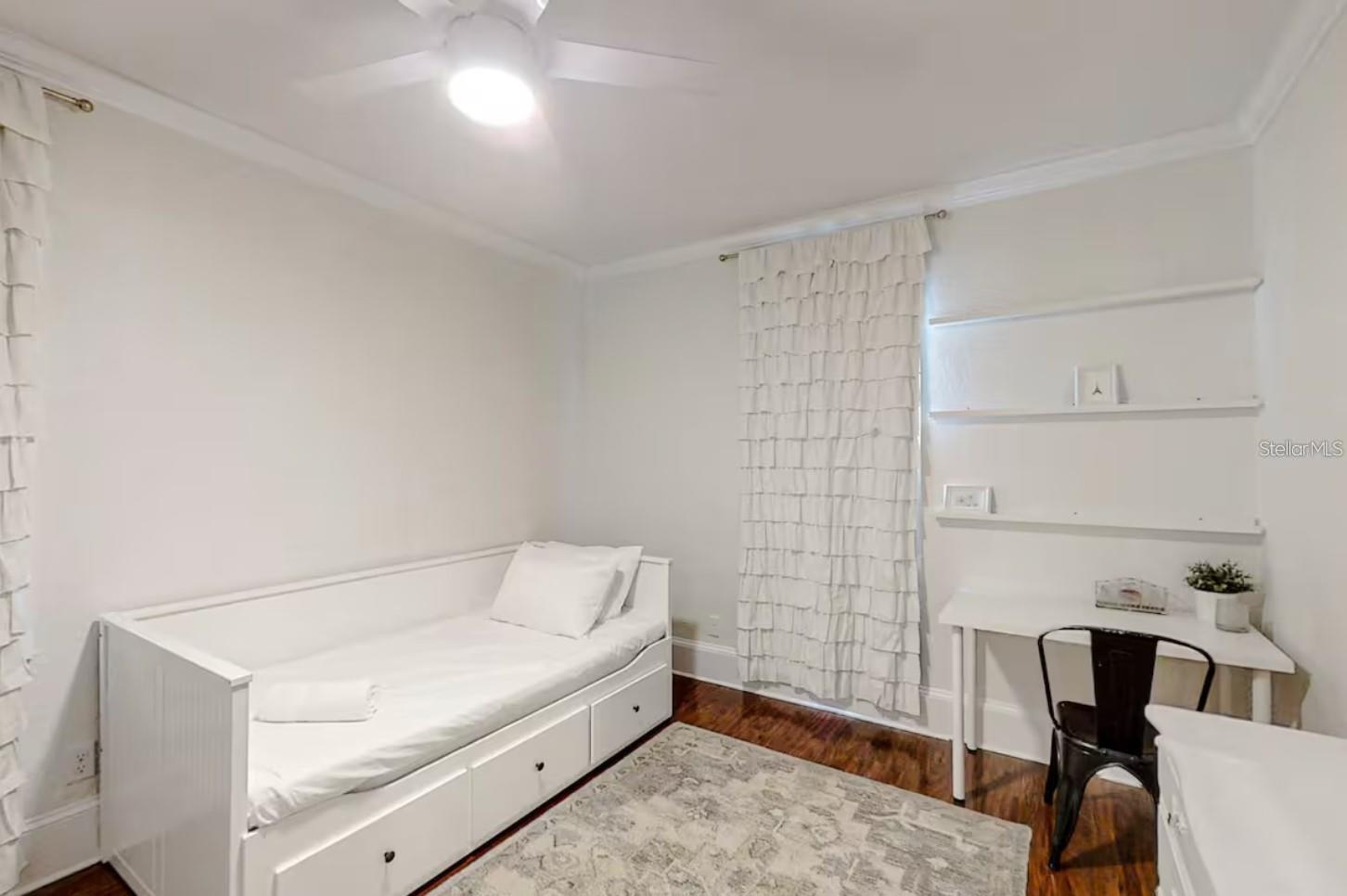 510 E AMELIA AVE — photo 16