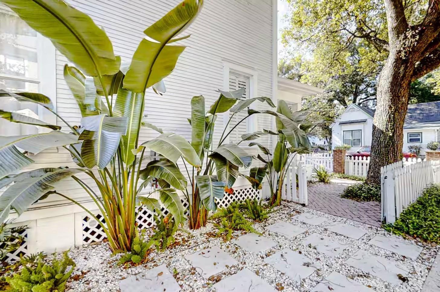 510 E AMELIA AVE — photo 24