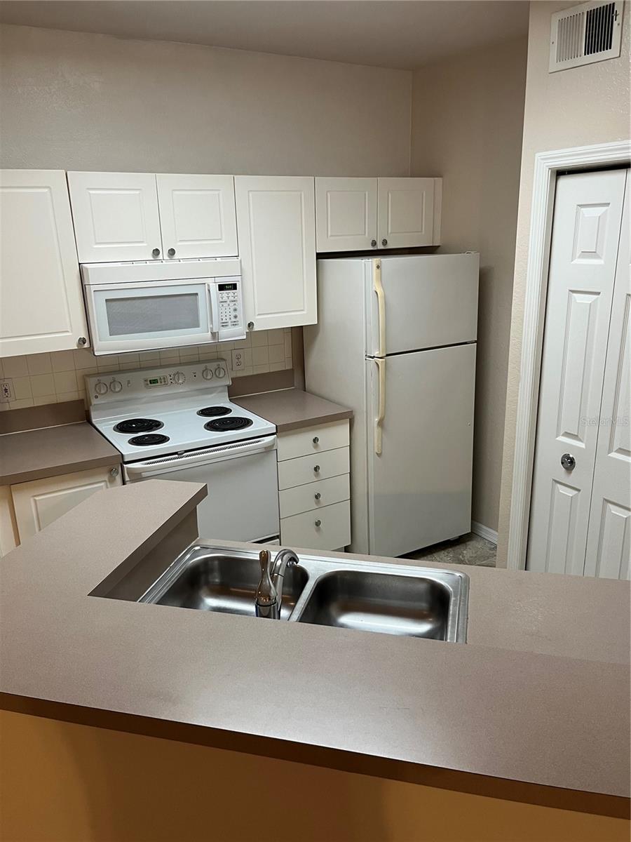 5152 NORTHRIDGE RD #106 — photo 10