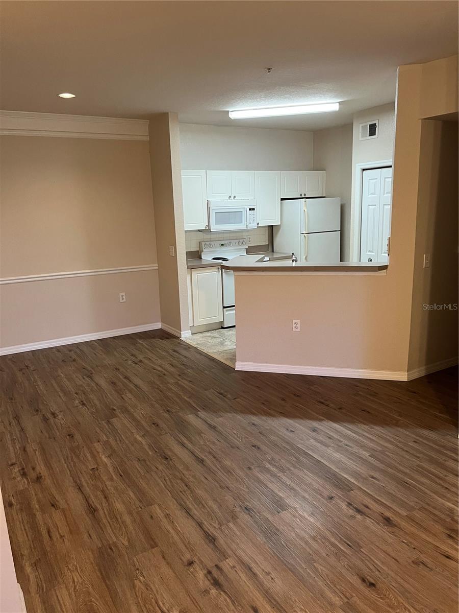 5152 NORTHRIDGE RD #106 — photo 2