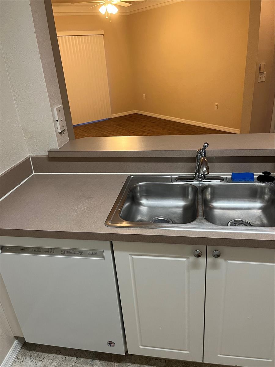 5152 NORTHRIDGE RD #106 — photo 7