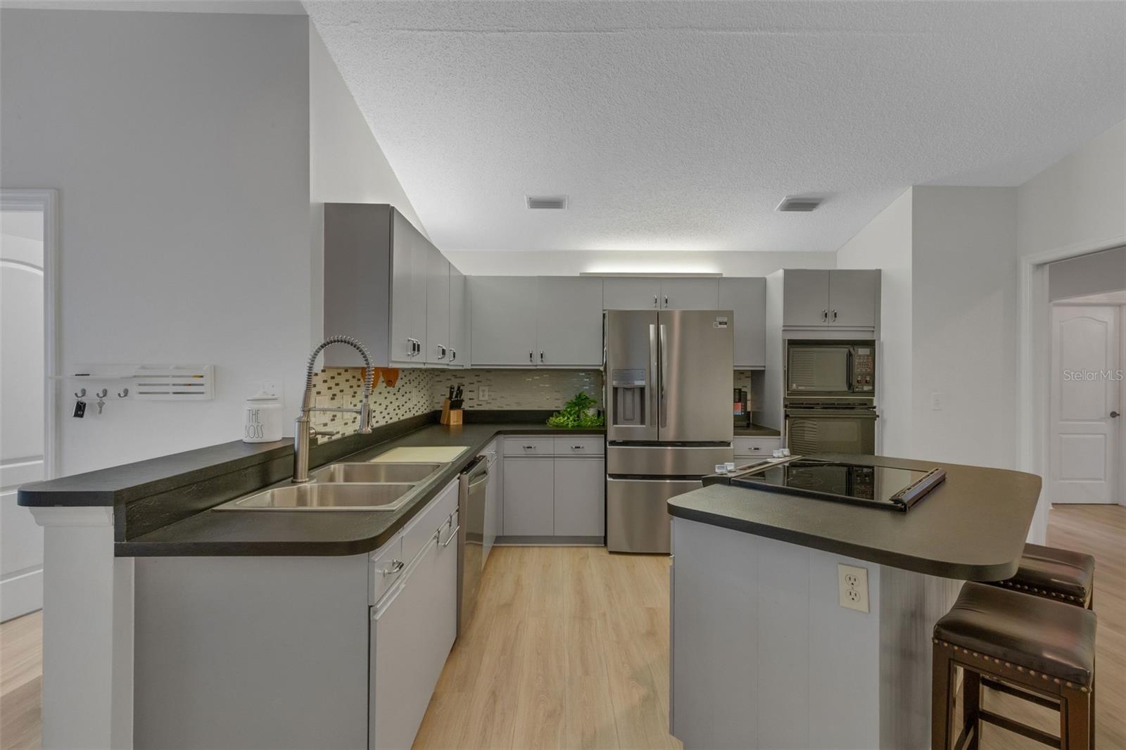 6104 NICOLE DR — photo 14