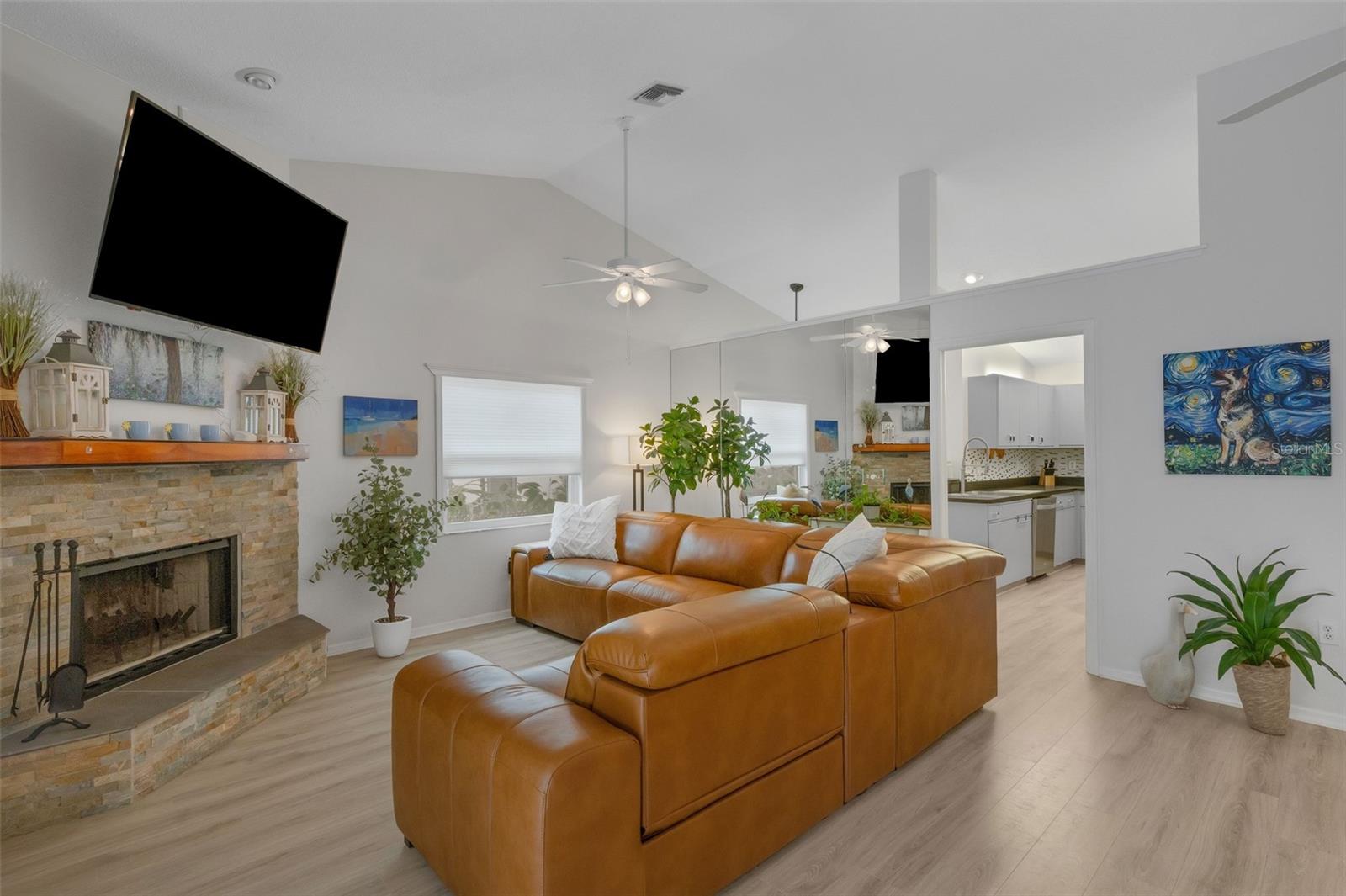 6104 NICOLE DR — photo 11