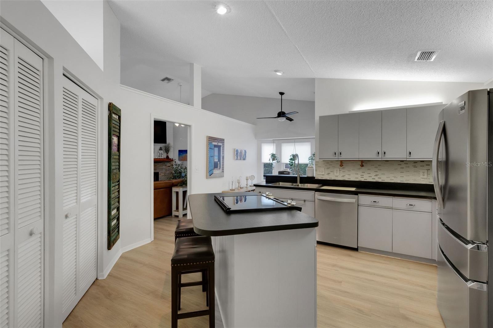 6104 NICOLE DR — photo 16