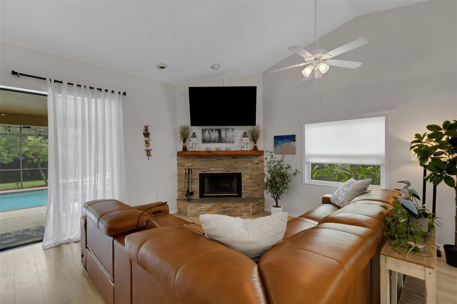 6104 NICOLE DR — photo 10