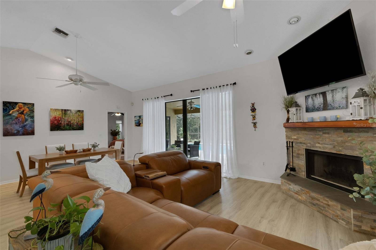 6104 NICOLE DR — photo 12