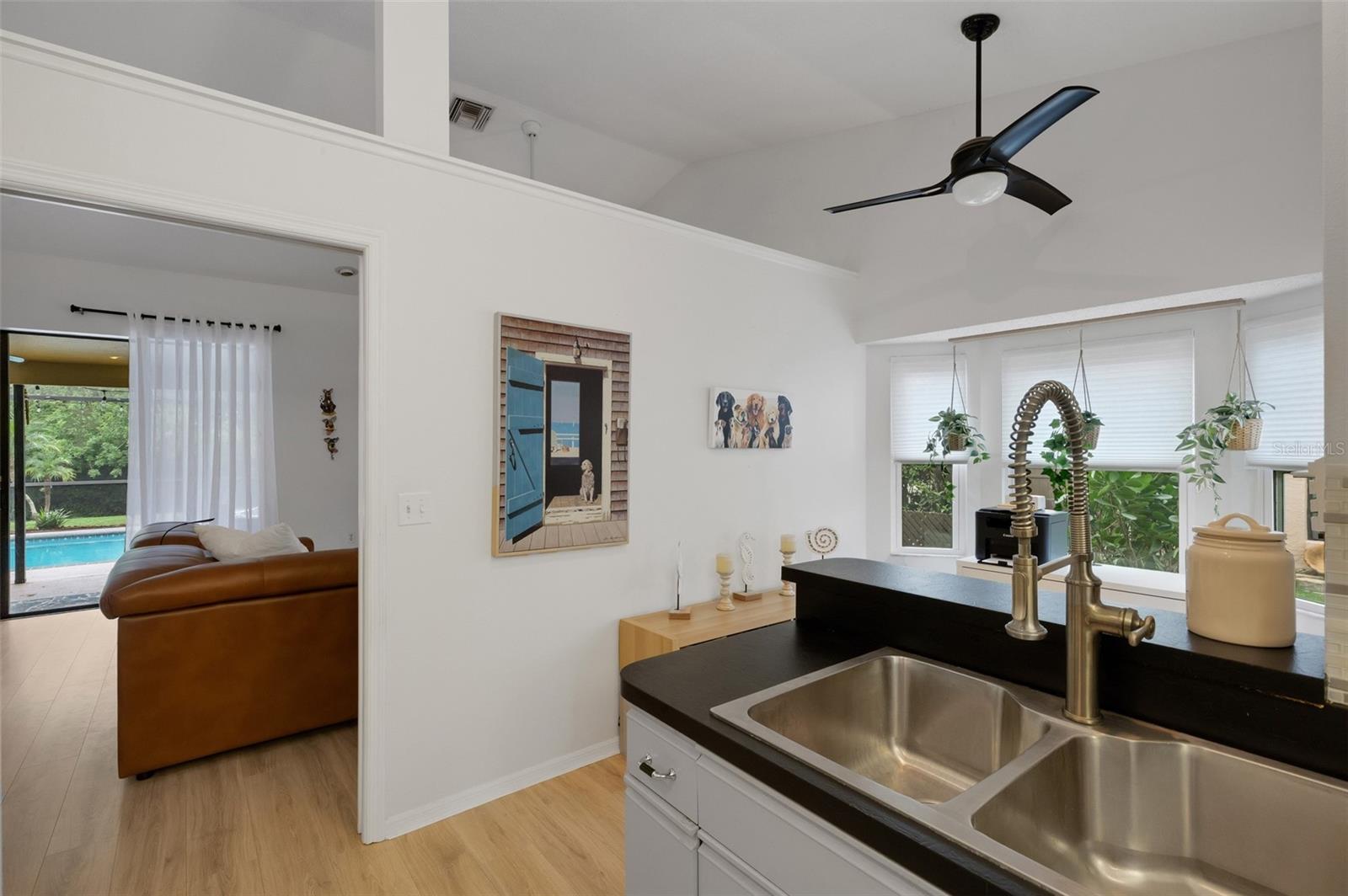 6104 NICOLE DR — photo 18