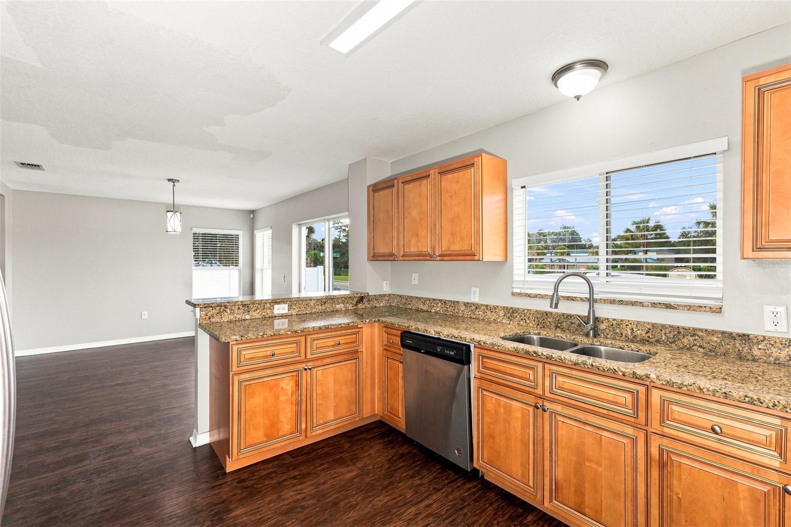 Home in SEFFNER — photo 9
