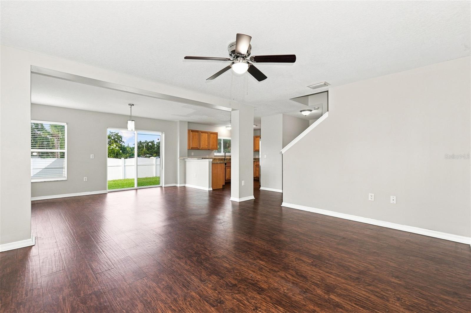 Home in SEFFNER — photo 3
