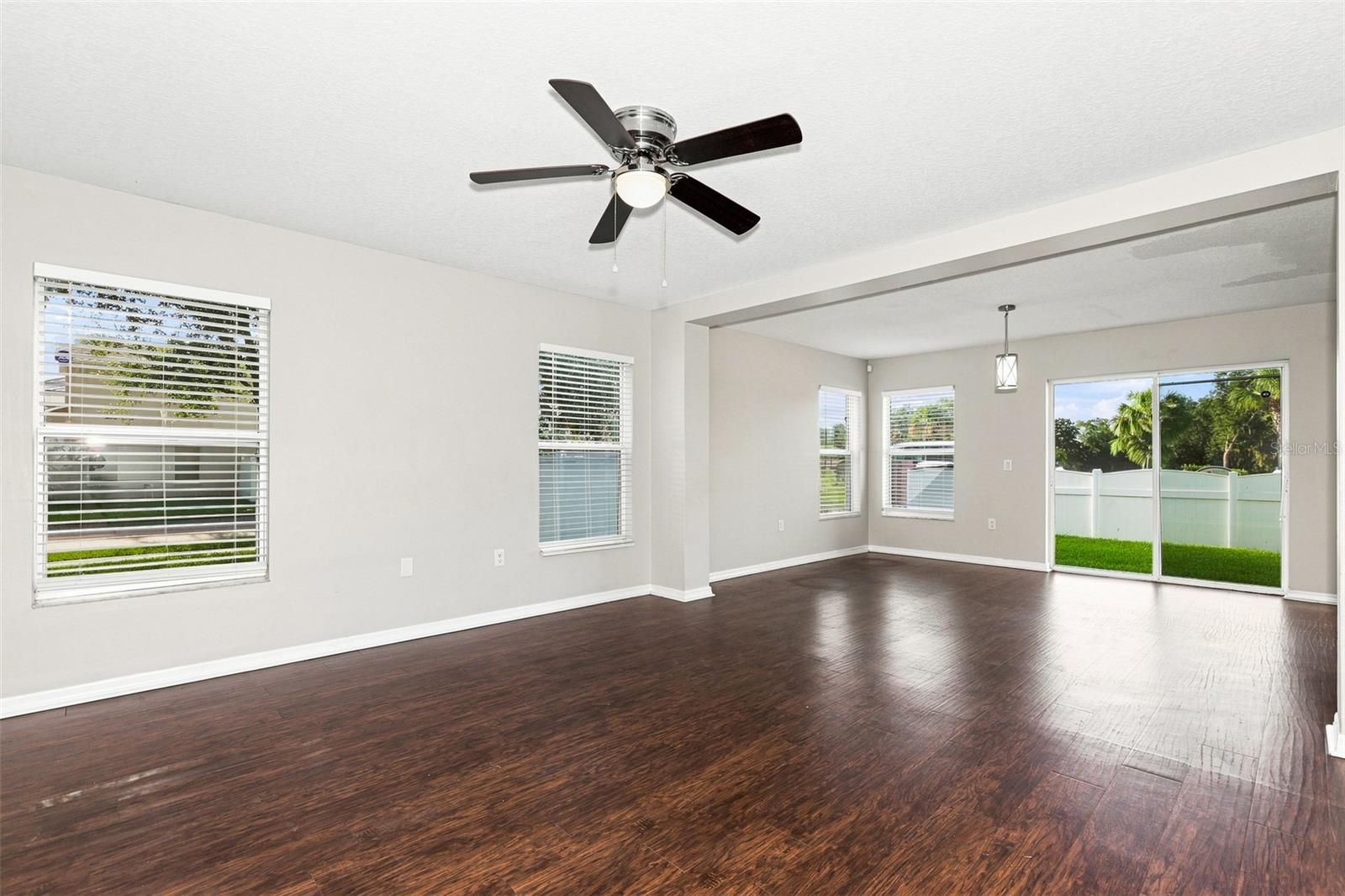 Home in SEFFNER — photo 4