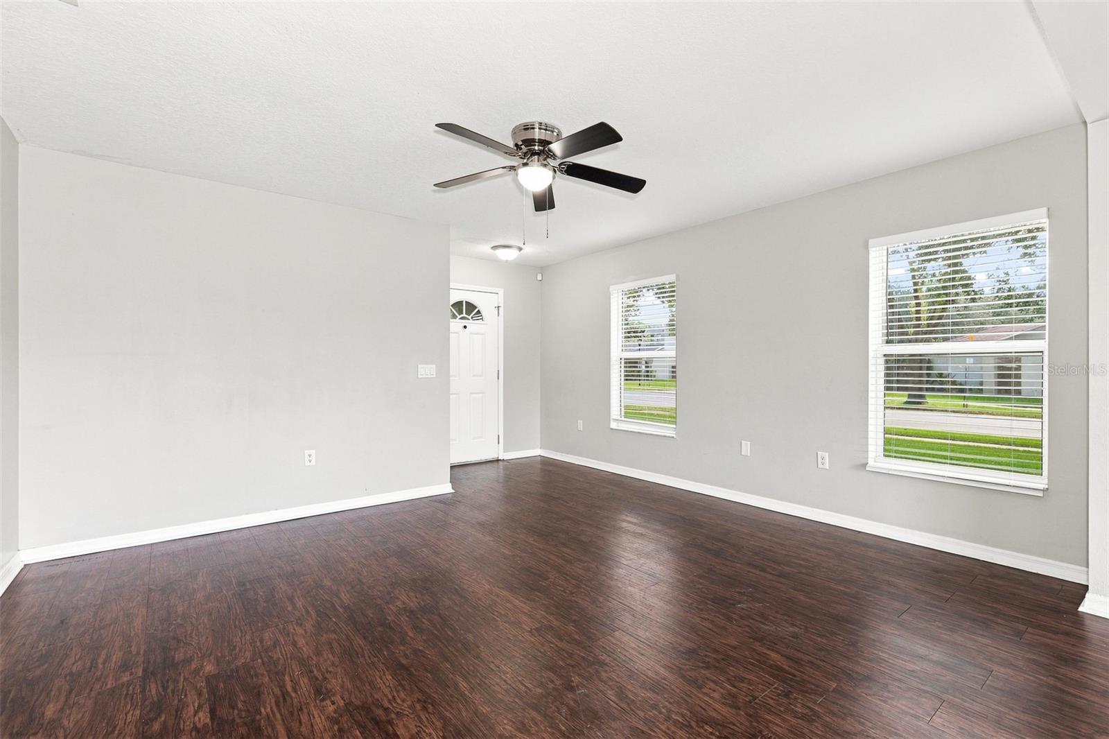 Home in SEFFNER — photo 2