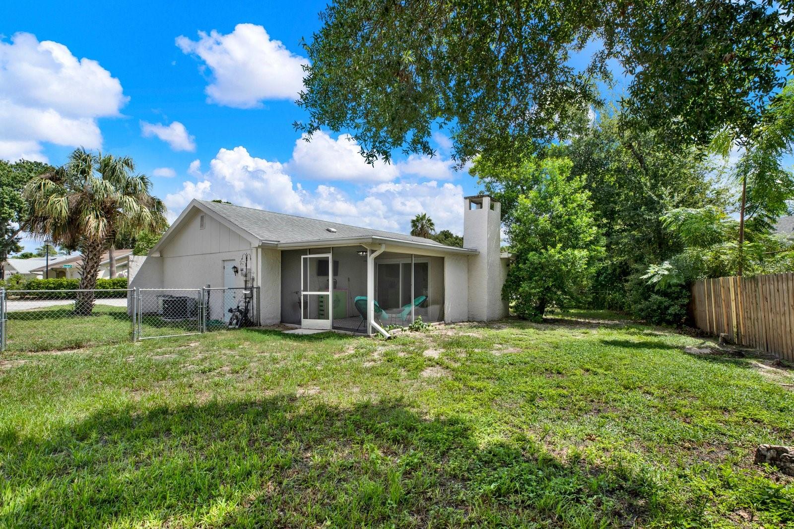 7700 BAYLEAF DR — photo 14