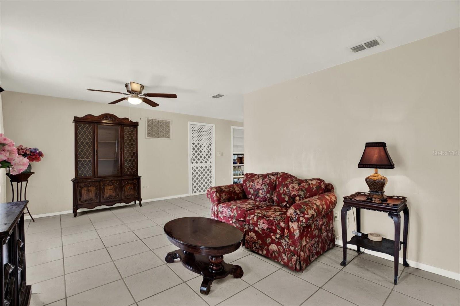4737 LONGWOOD AVE — photo 3