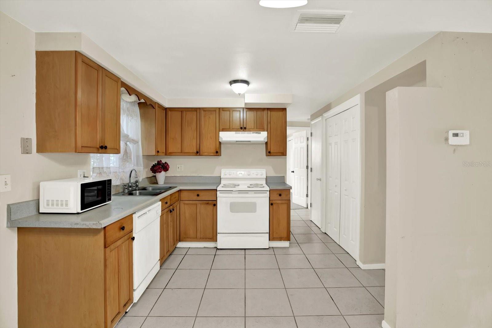 4737 LONGWOOD AVE — photo 6