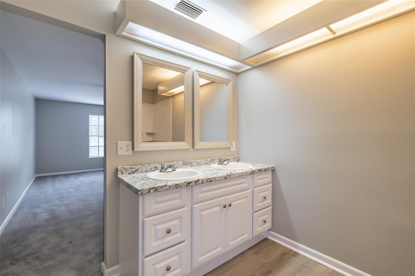 918 BENNINGER DR — photo 15