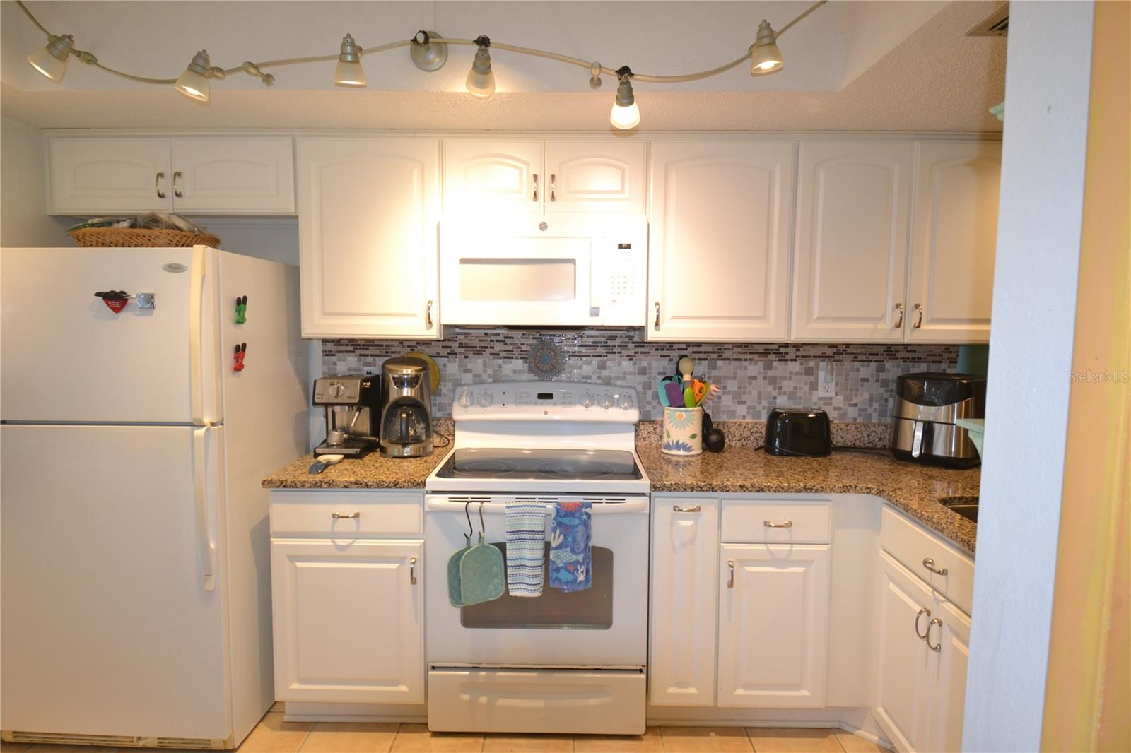 126 CARYL WAY — photo 5