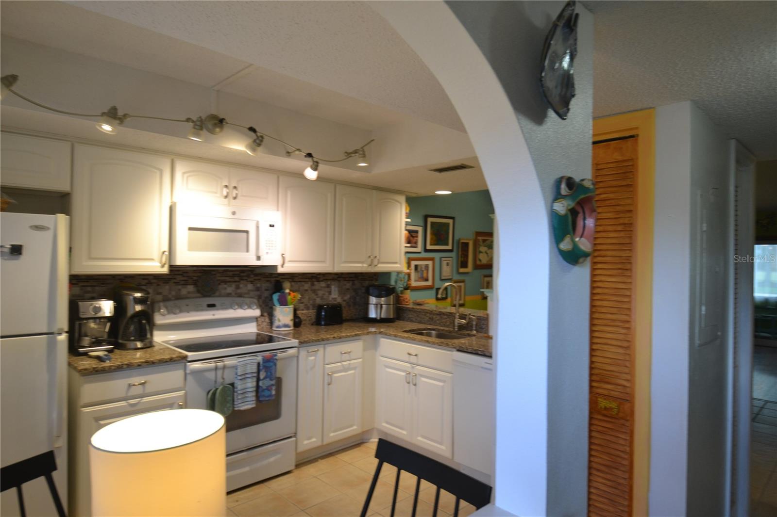 126 CARYL WAY — photo 2