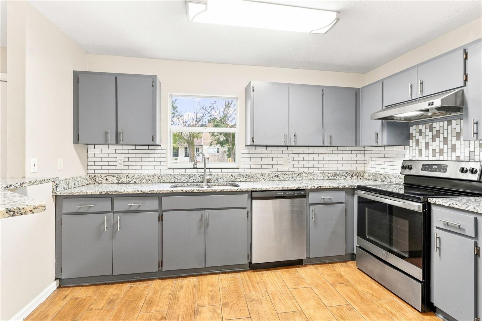 2324 OAKDALE ST S — photo 9