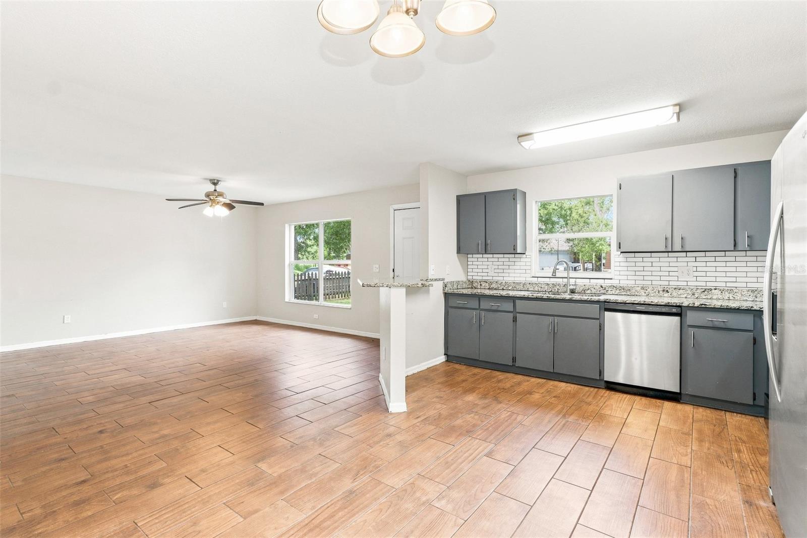 2324 OAKDALE ST S — photo 8
