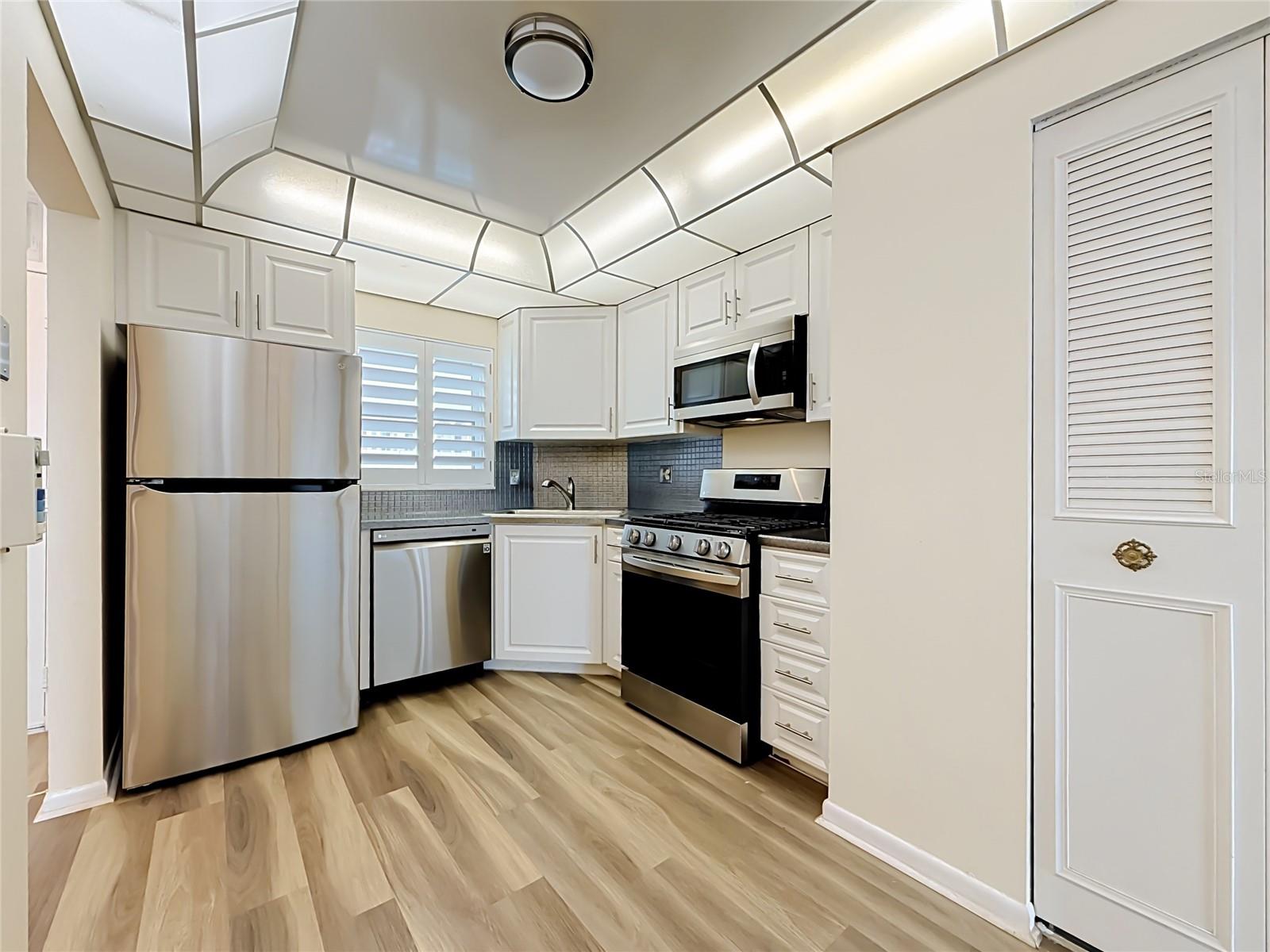 6020 SHORE BLVD S #211 — photo 18