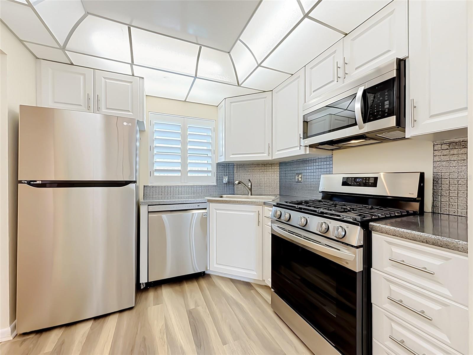 6020 SHORE BLVD S #211 — photo 17