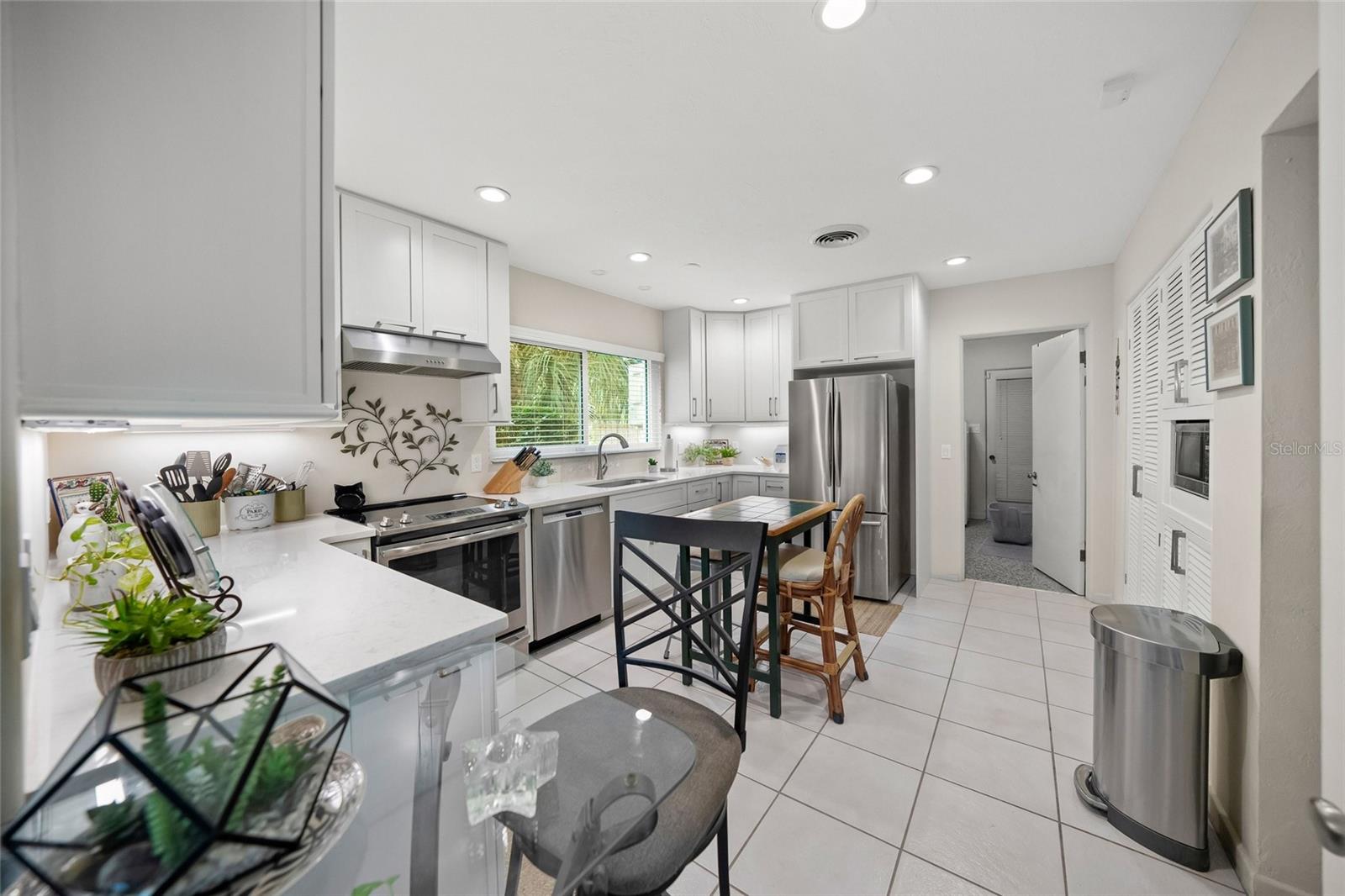 1820 STANFORD LN — photo 8