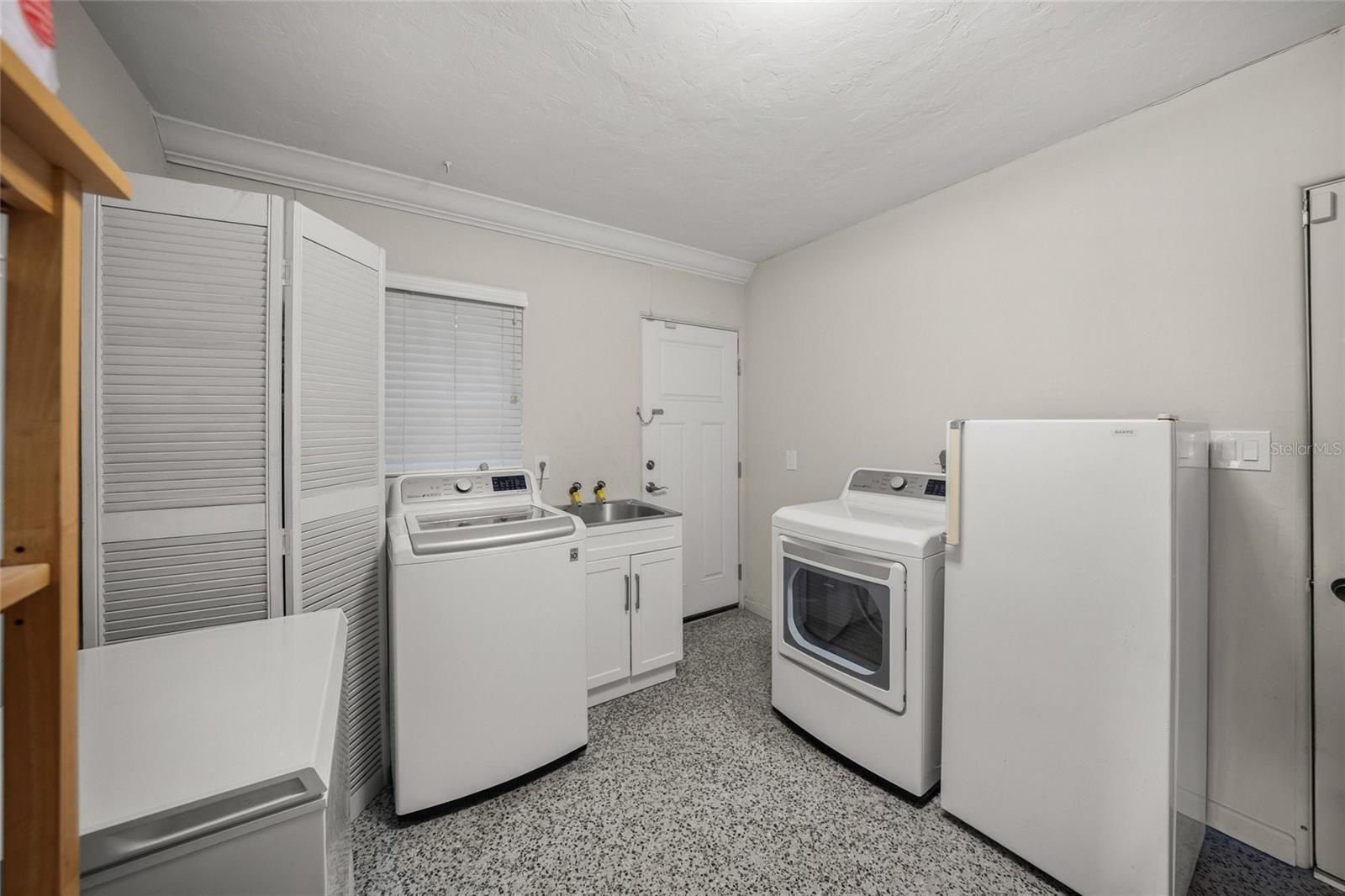 1820 STANFORD LN — photo 29