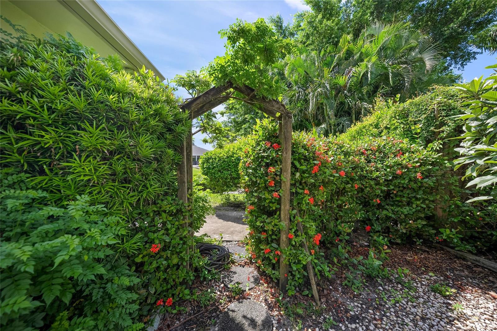 1820 STANFORD LN — photo 34