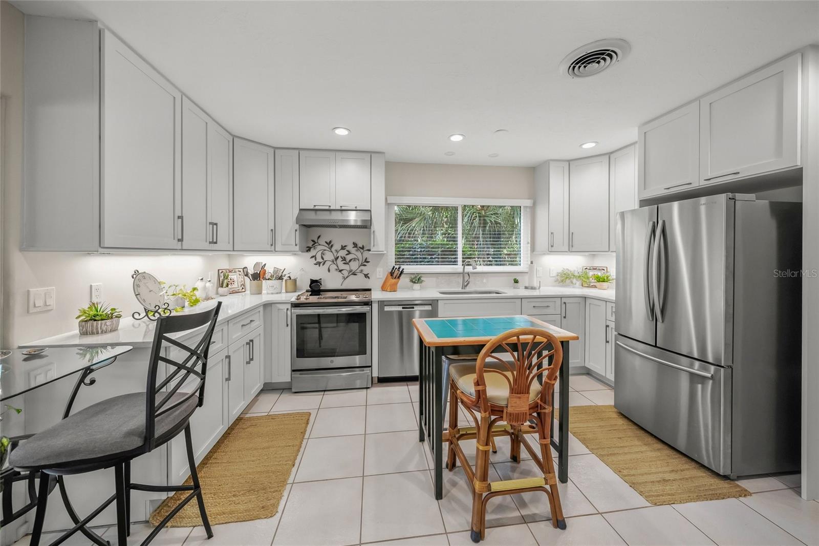 1820 STANFORD LN — photo 7