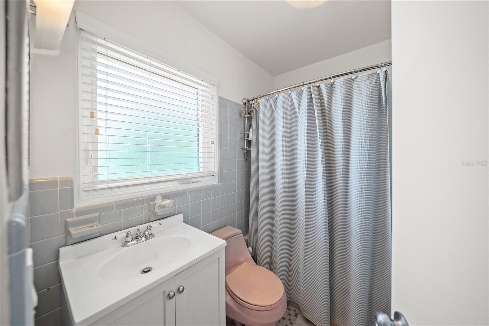 1820 STANFORD LN — photo 26