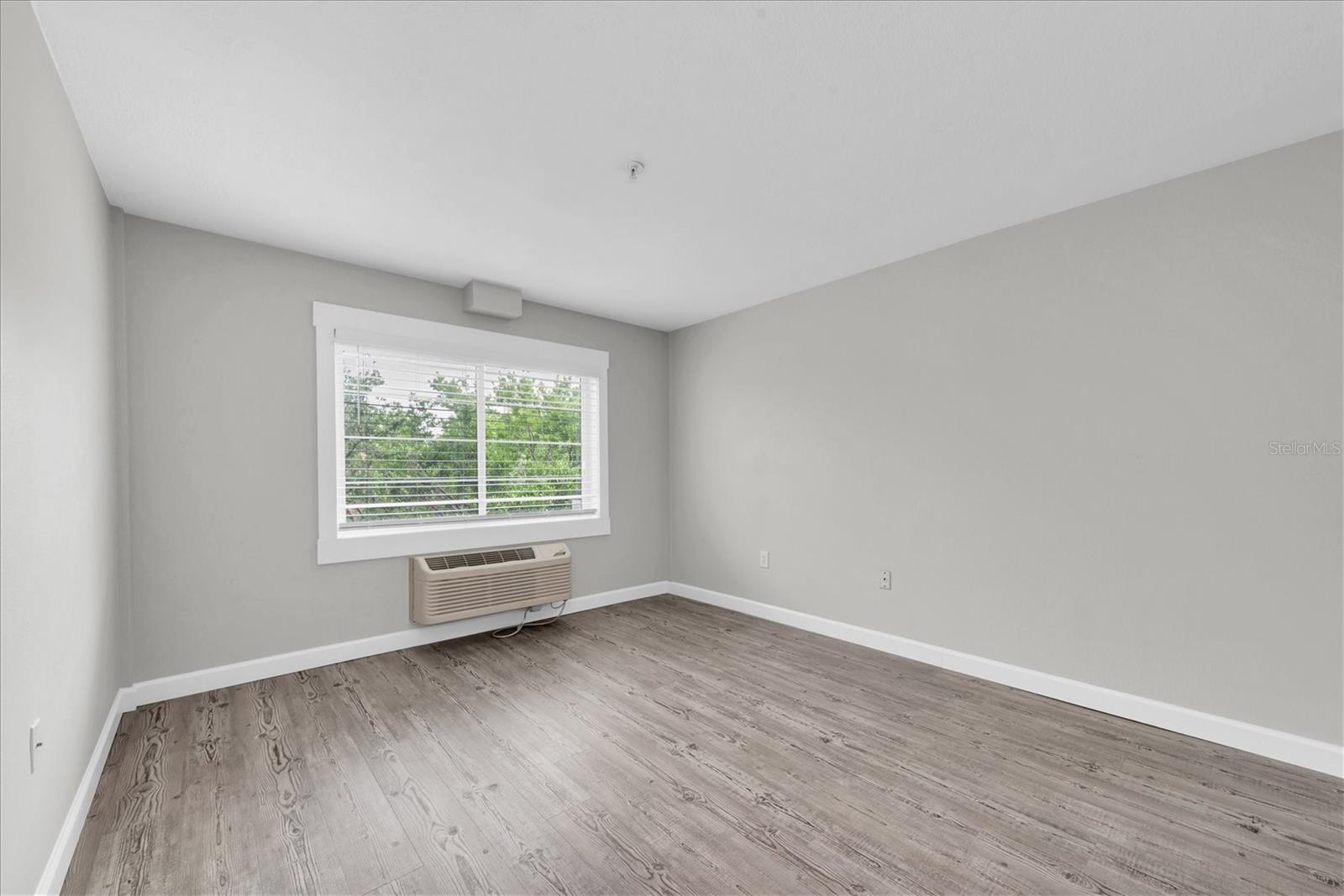 406 W CEDAR ST #403 — photo 8
