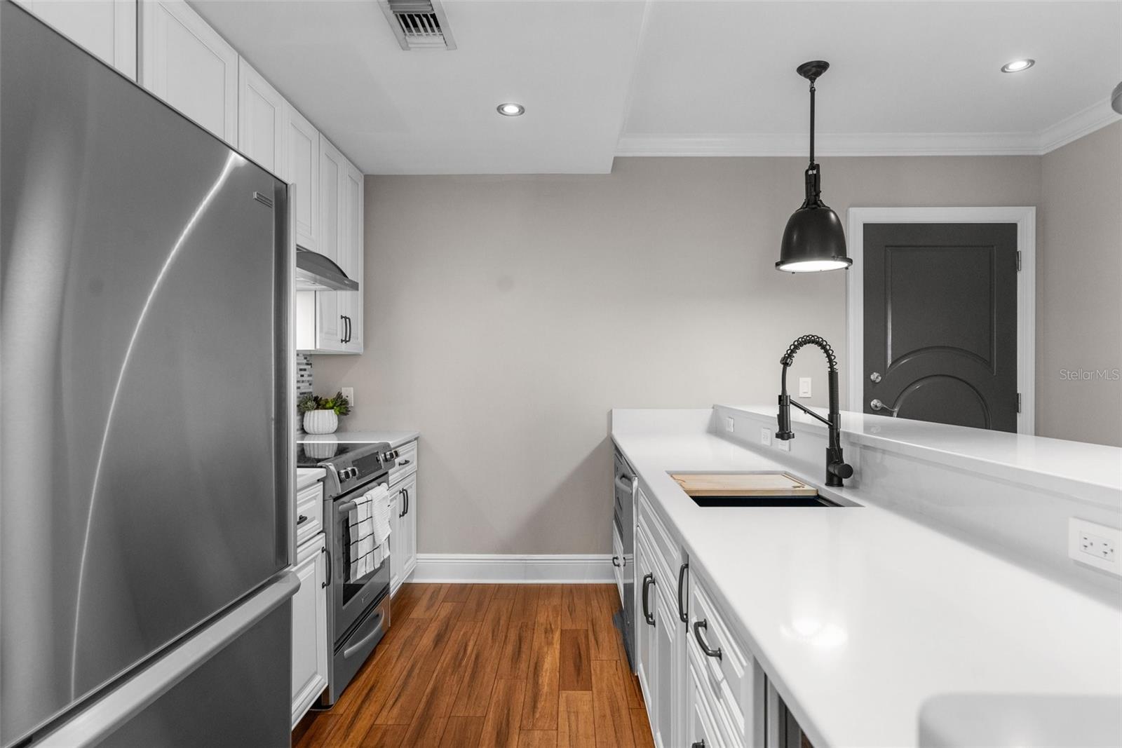 1238 E KENNEDY BLVD #501 — photo 2