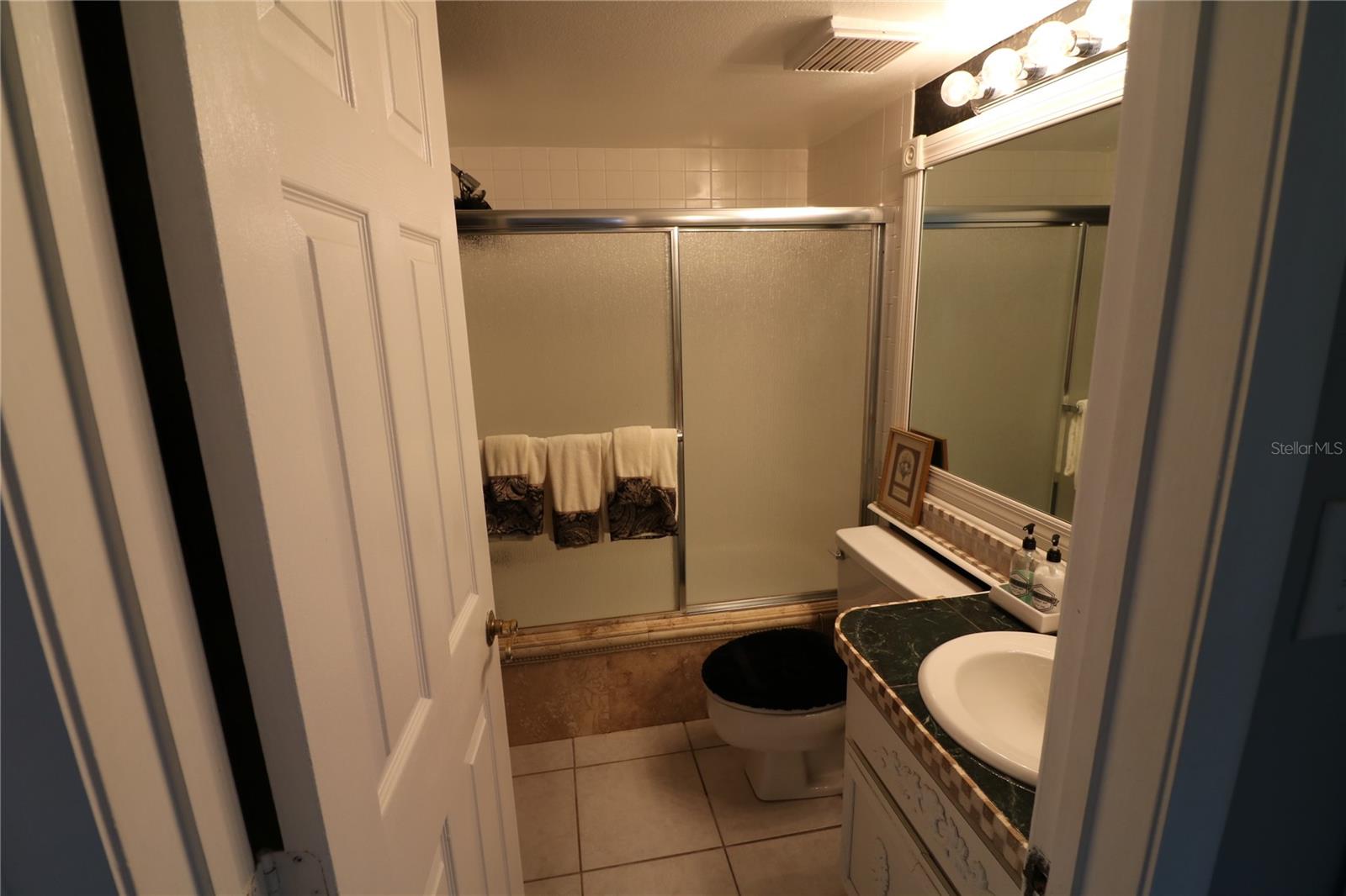 105 LAKESIDE CT #ELW VI UNIT 5 — photo 34