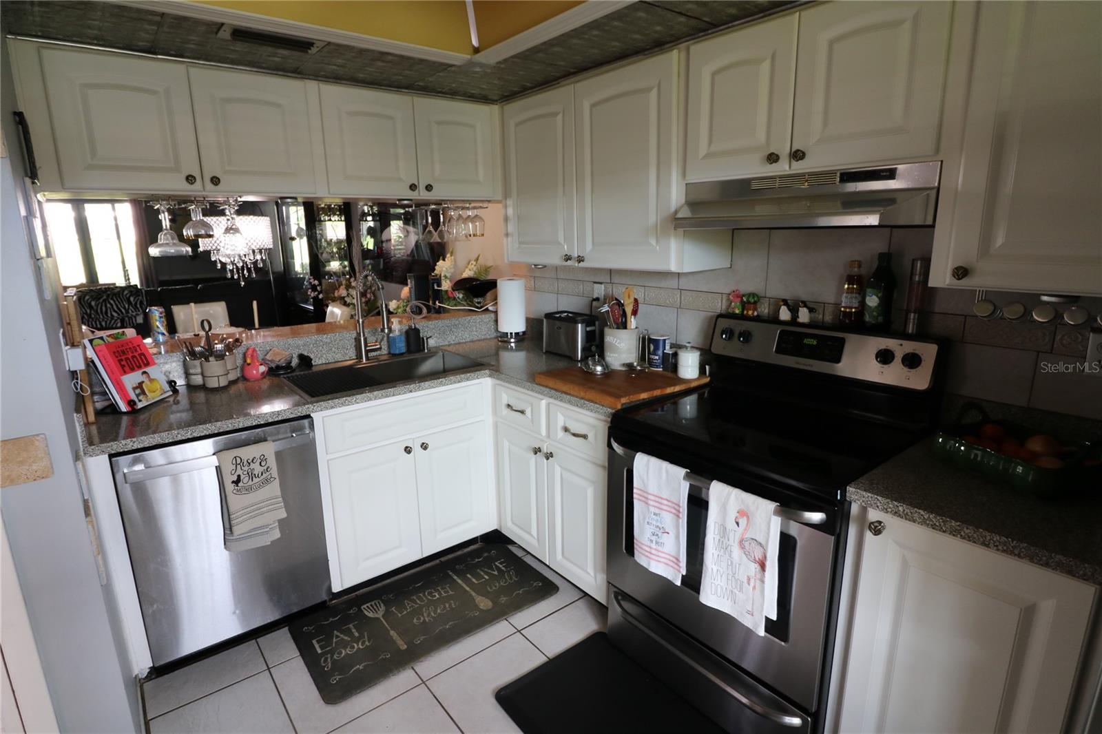 105 LAKESIDE CT #ELW VI UNIT 5 — photo 21