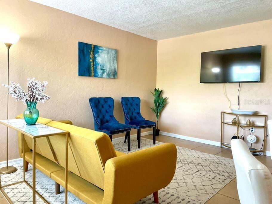 2050 ARLINGTON ST #106 — photo 4