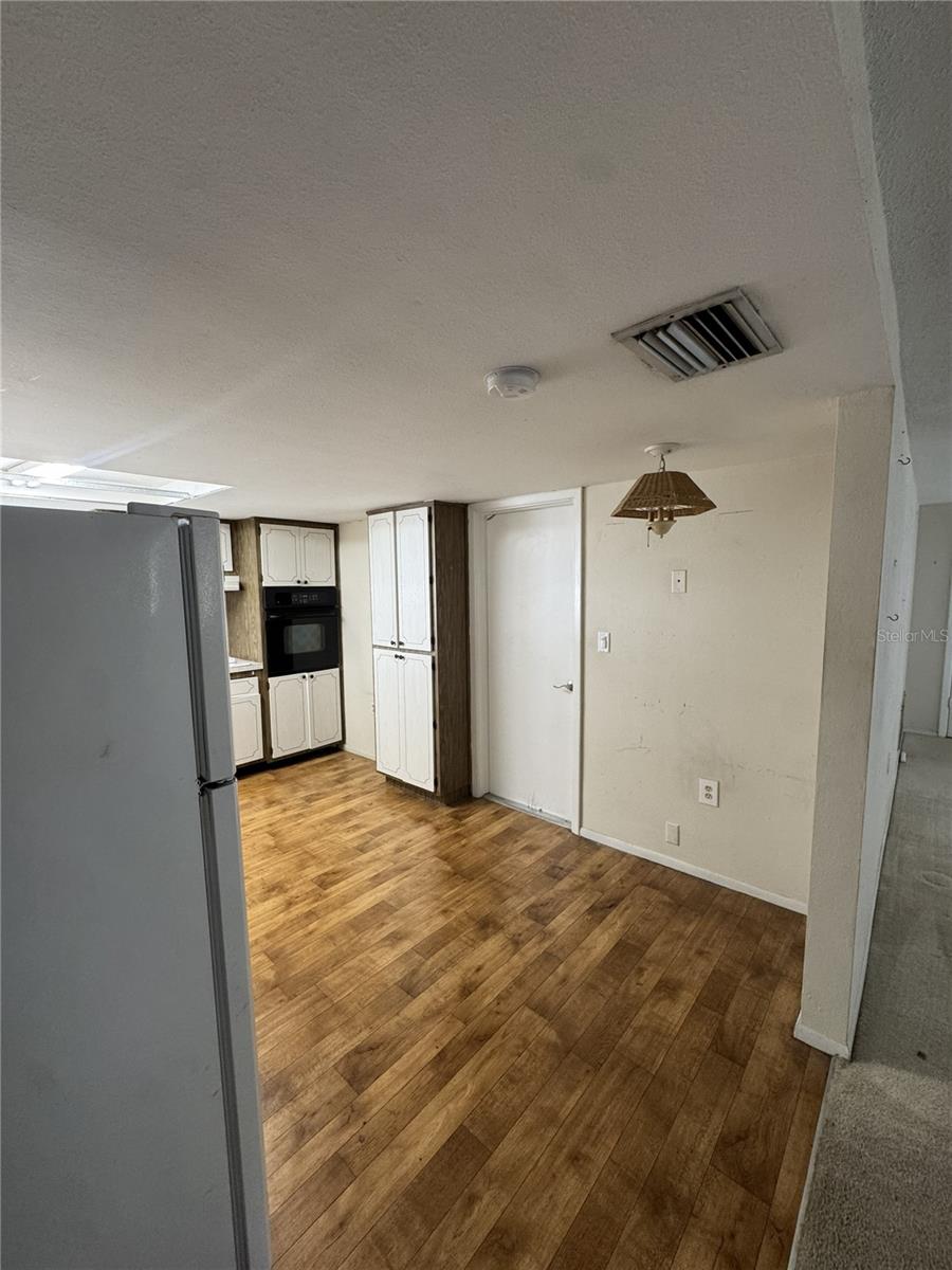 8930 WINDSONG LN — photo 11