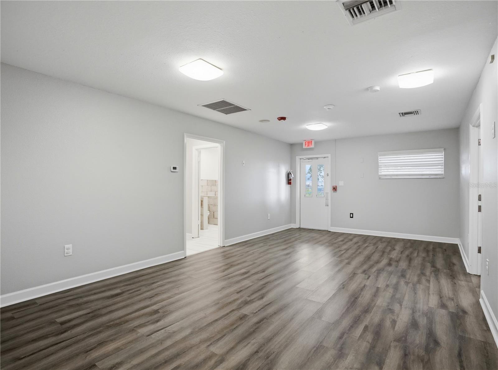 6926 RIDGE RD — photo 7