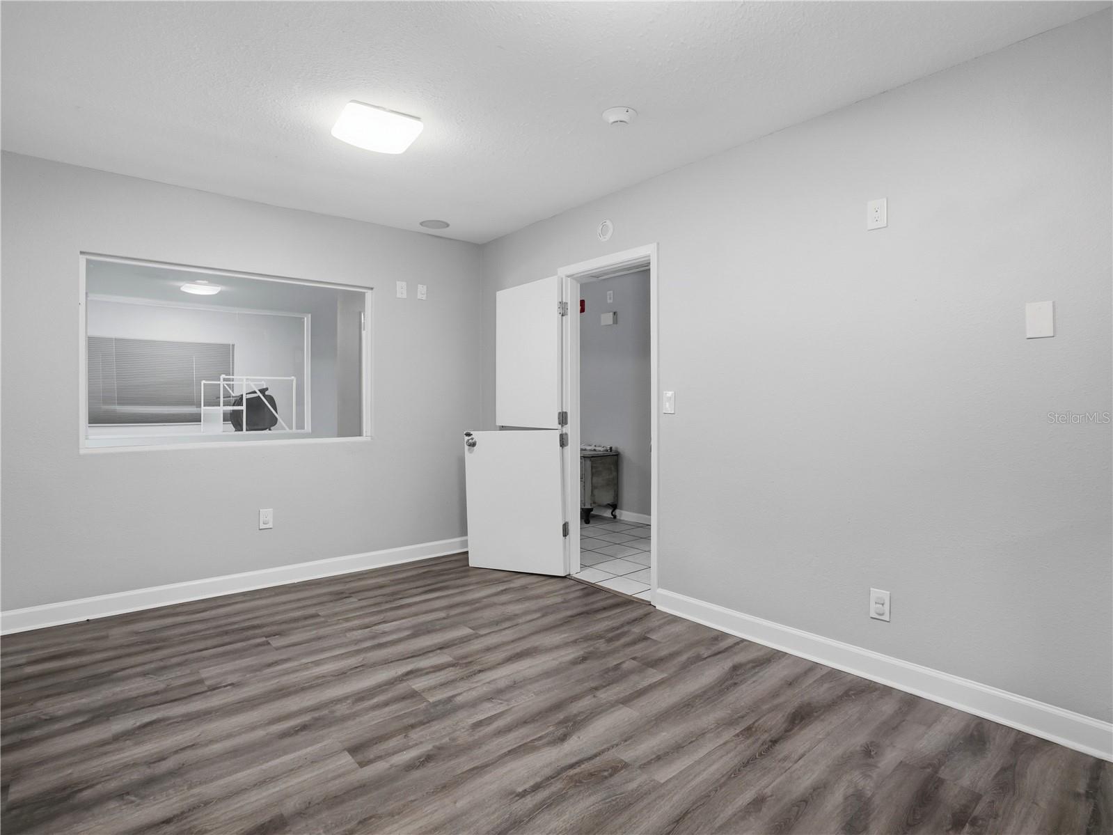 6926 RIDGE RD — photo 9