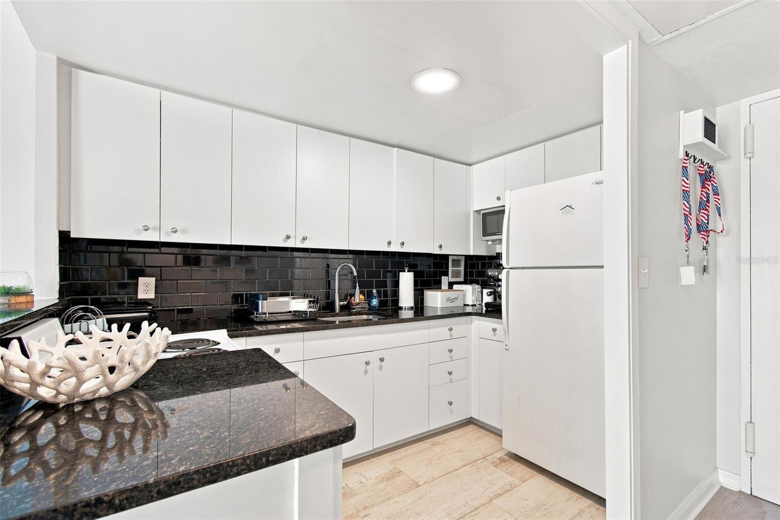 880 MANDALAY AVE #S507 — photo 4