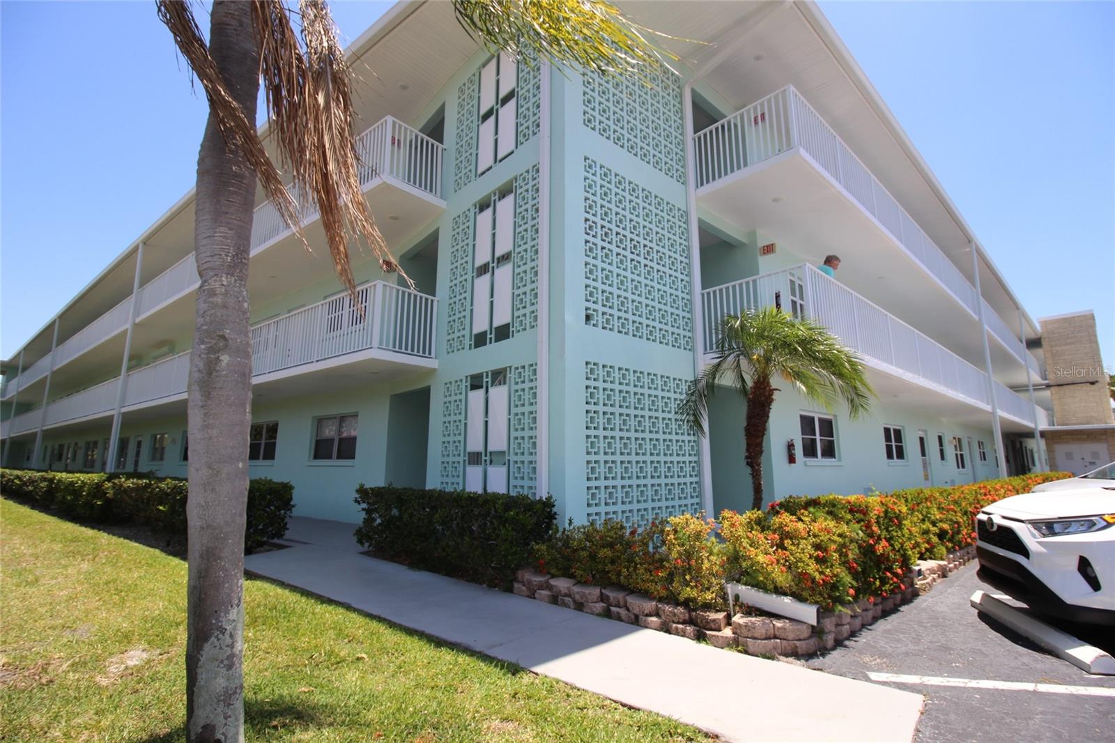1819 SHORE DR S #APT 106 — photo 2