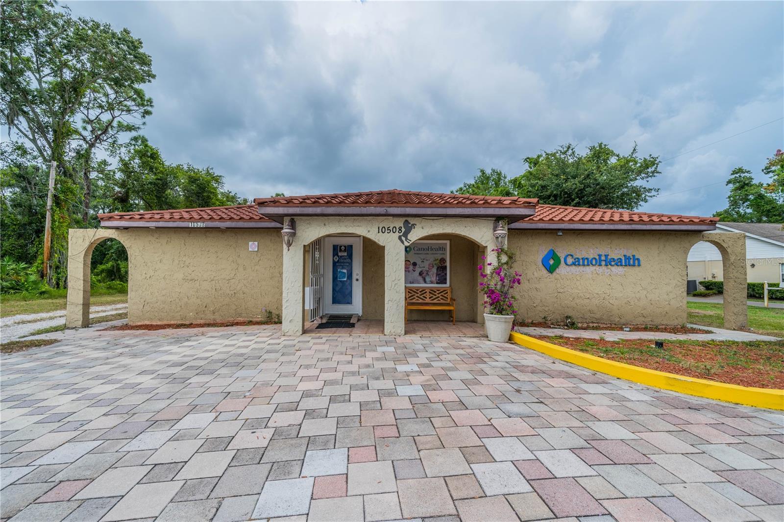 10508 GIBSONTON DR — photo 2