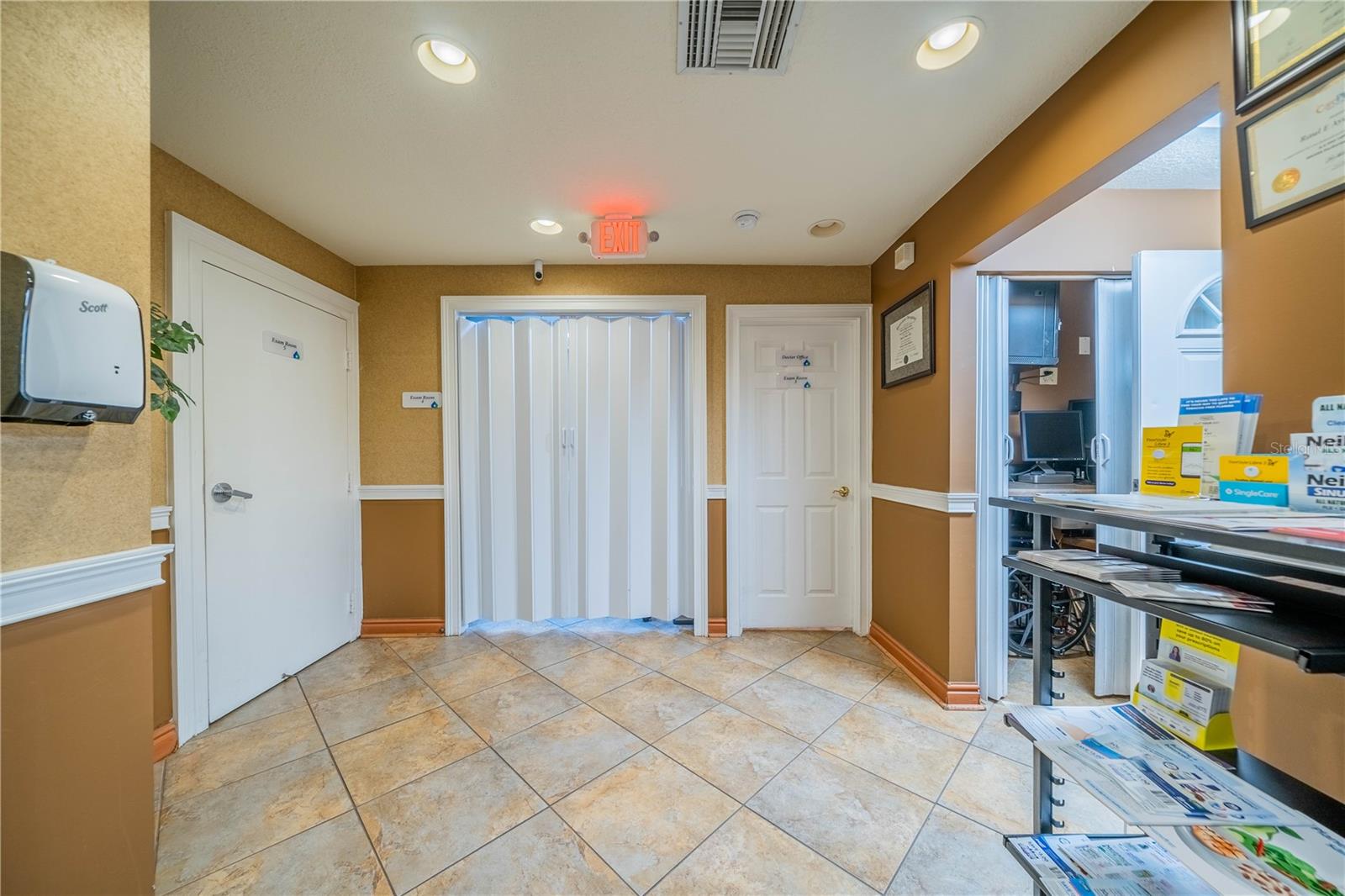 10508 GIBSONTON DR — photo 27
