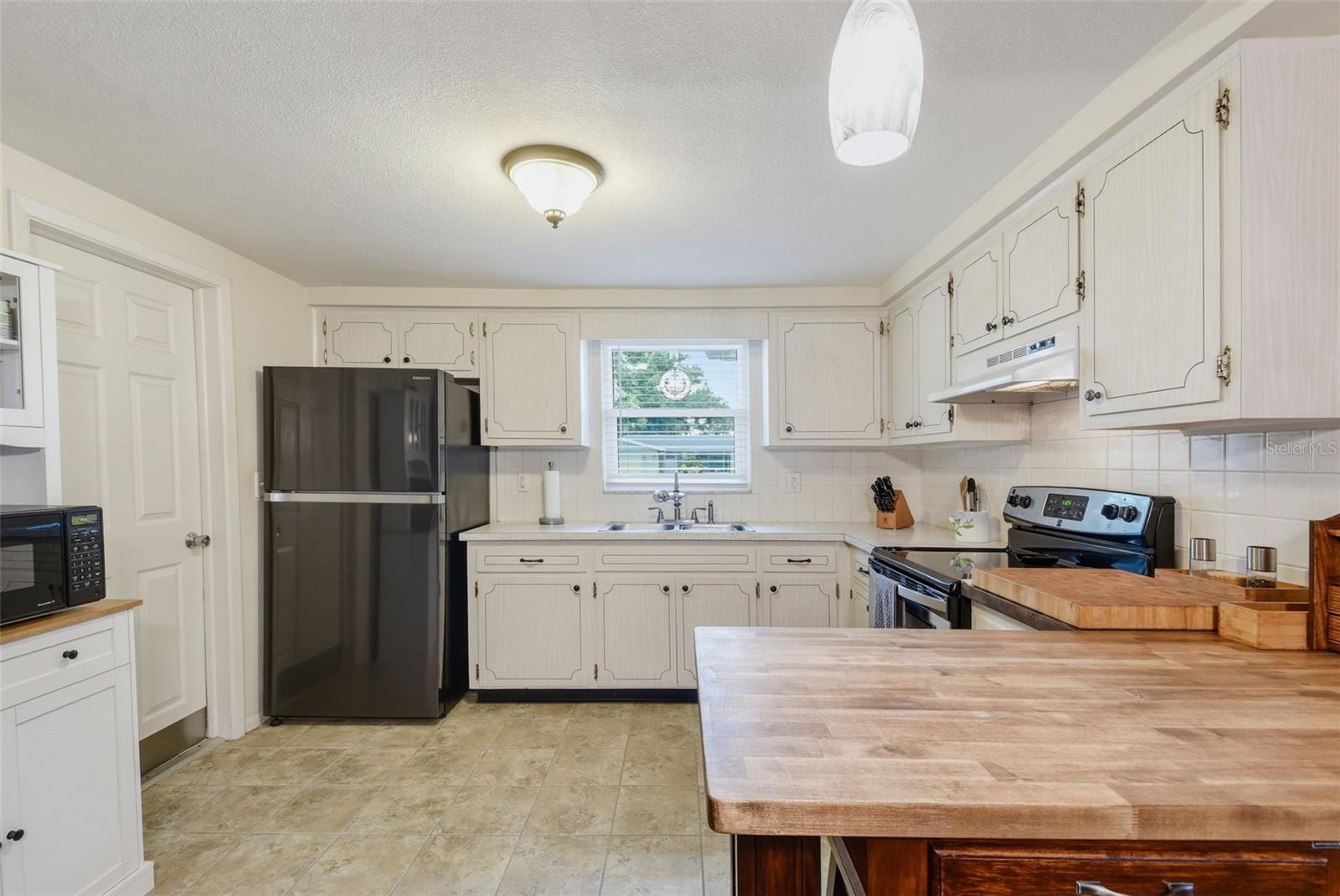 10831 MAPLEWOOD AVE — photo 13