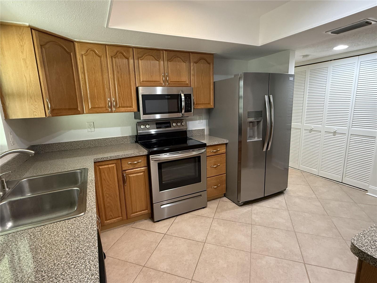 2705 SAND HOLLOW CT CLEARWATER, FL 33761-3732 — photo 8