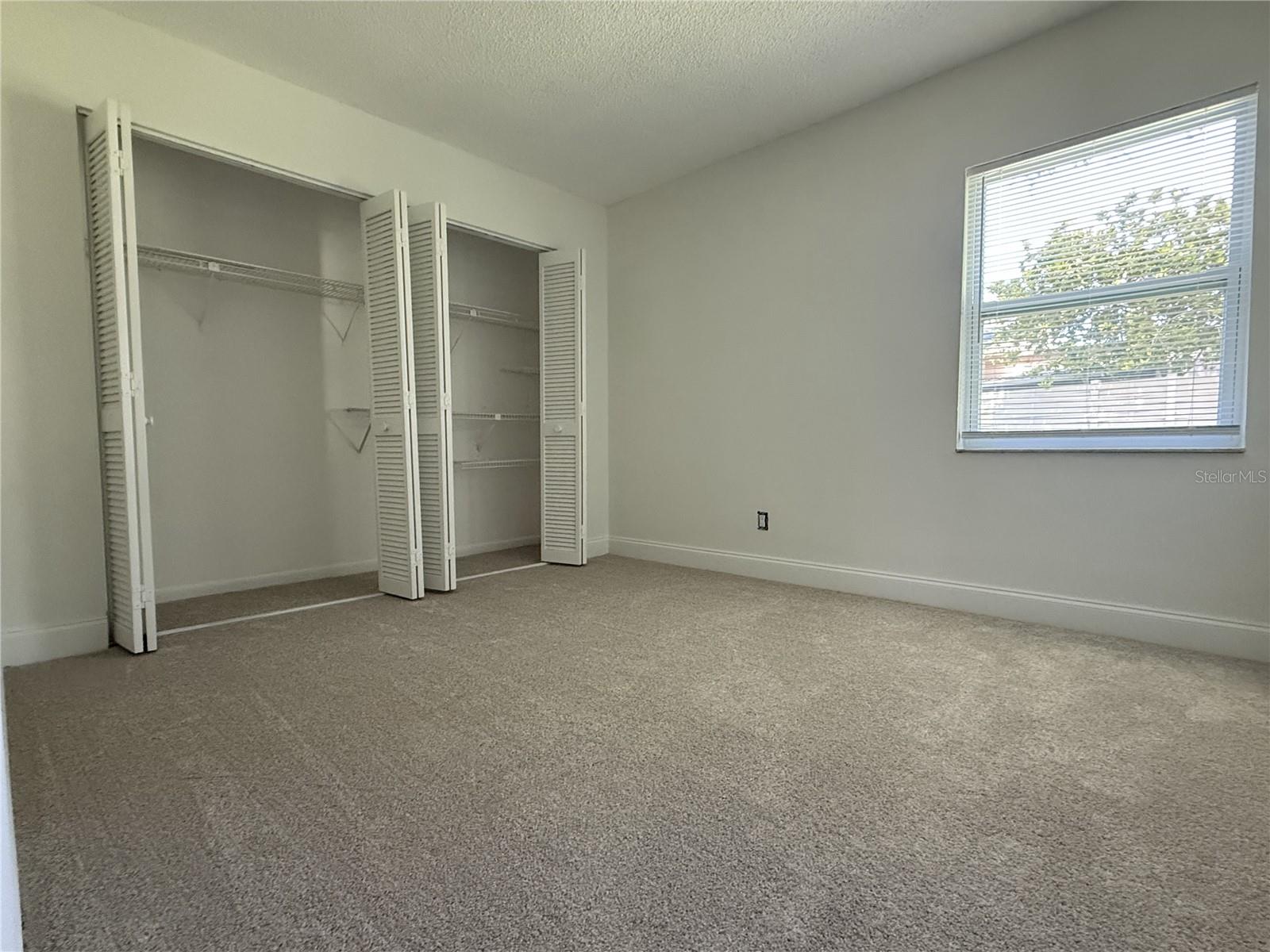2705 SAND HOLLOW CT CLEARWATER, FL 33761-3732 — photo 2