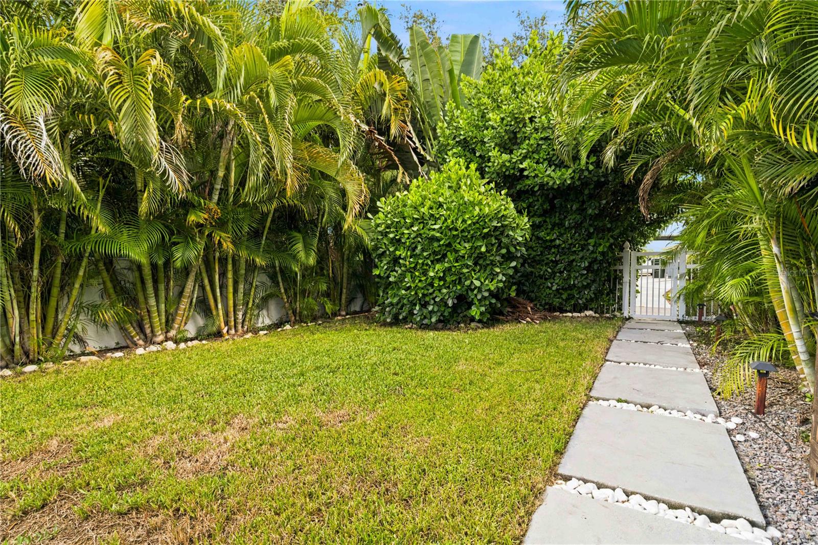 5544 DINAH LN — photo 38